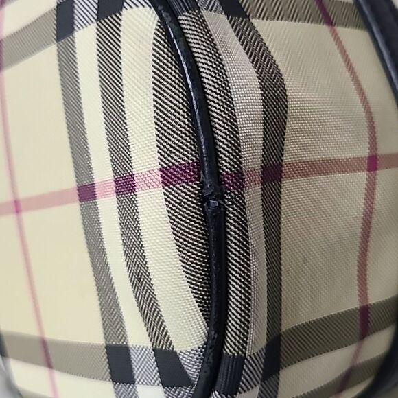 💯 Authentic Burberry  Handbag 🍀 - Picture 6 of 15